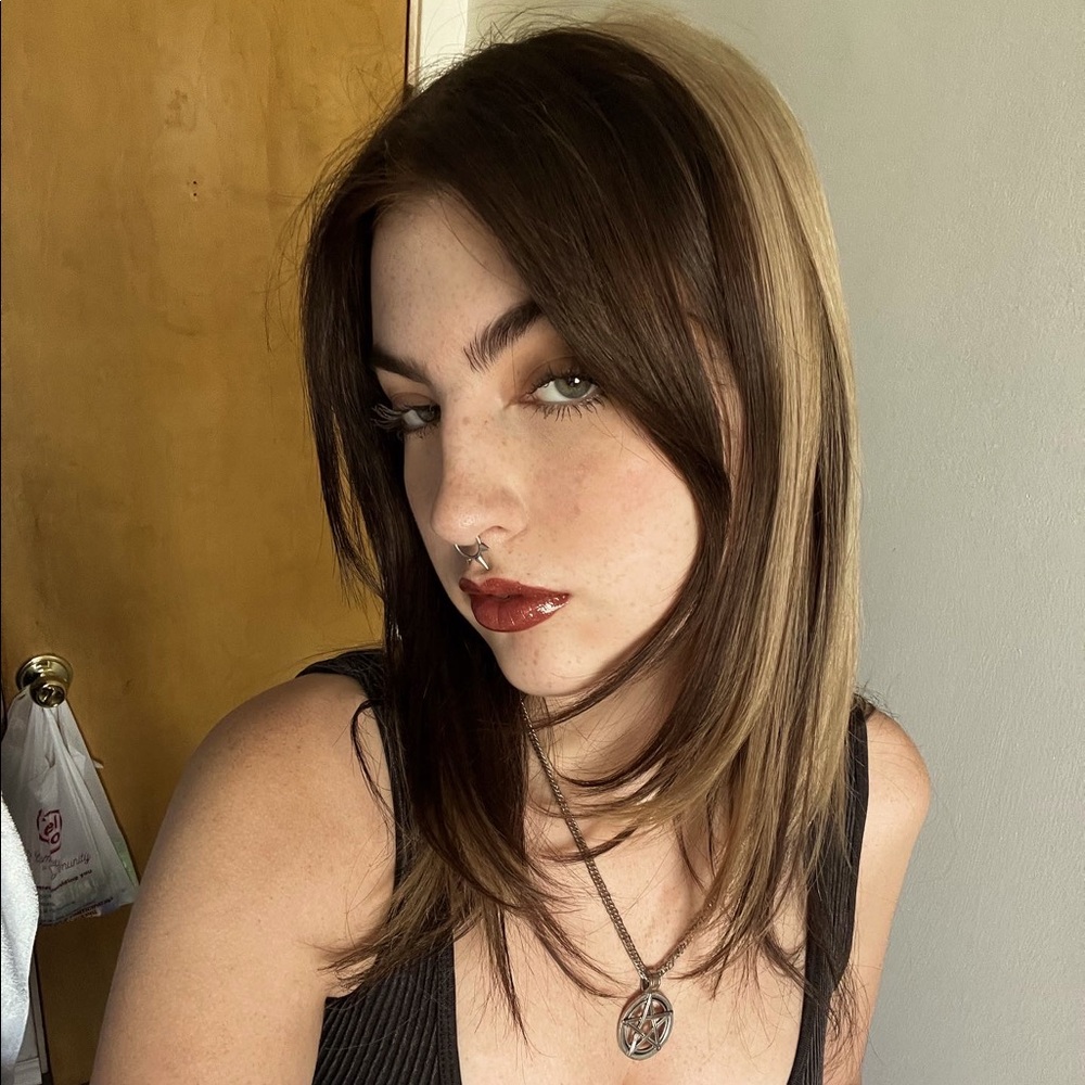 Meet your Posher, Kira